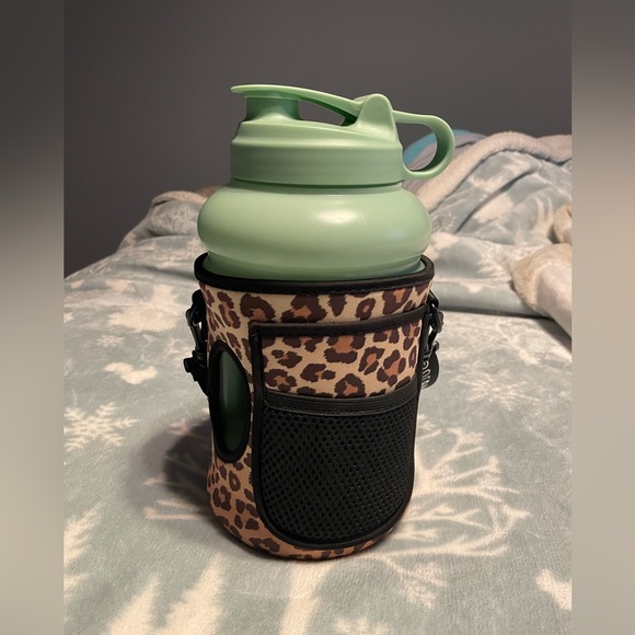Hydro jug w/ sleeve - Picture 3 of 4